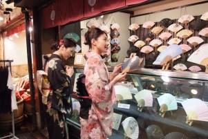 Shopping in Gion.JPG